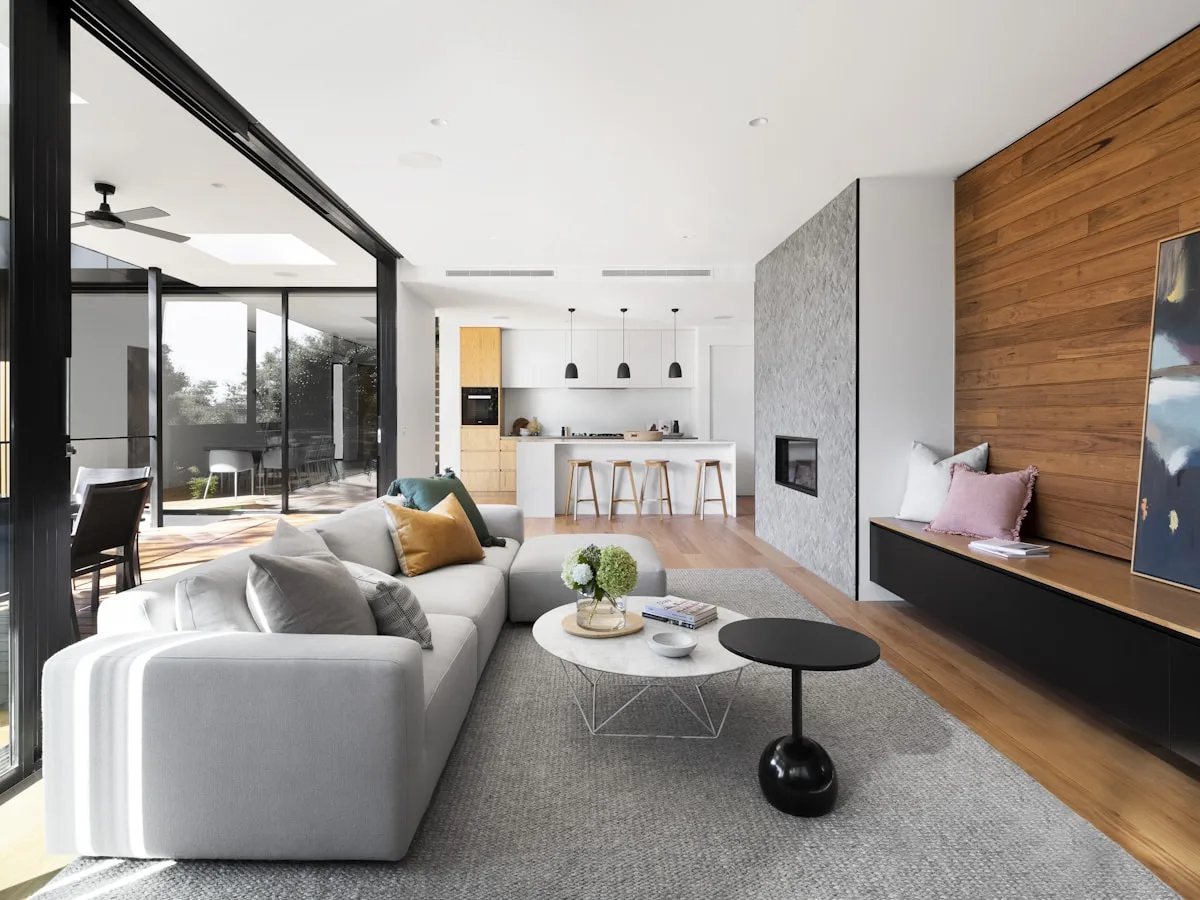 Intérieur lumineux après rénovation complète